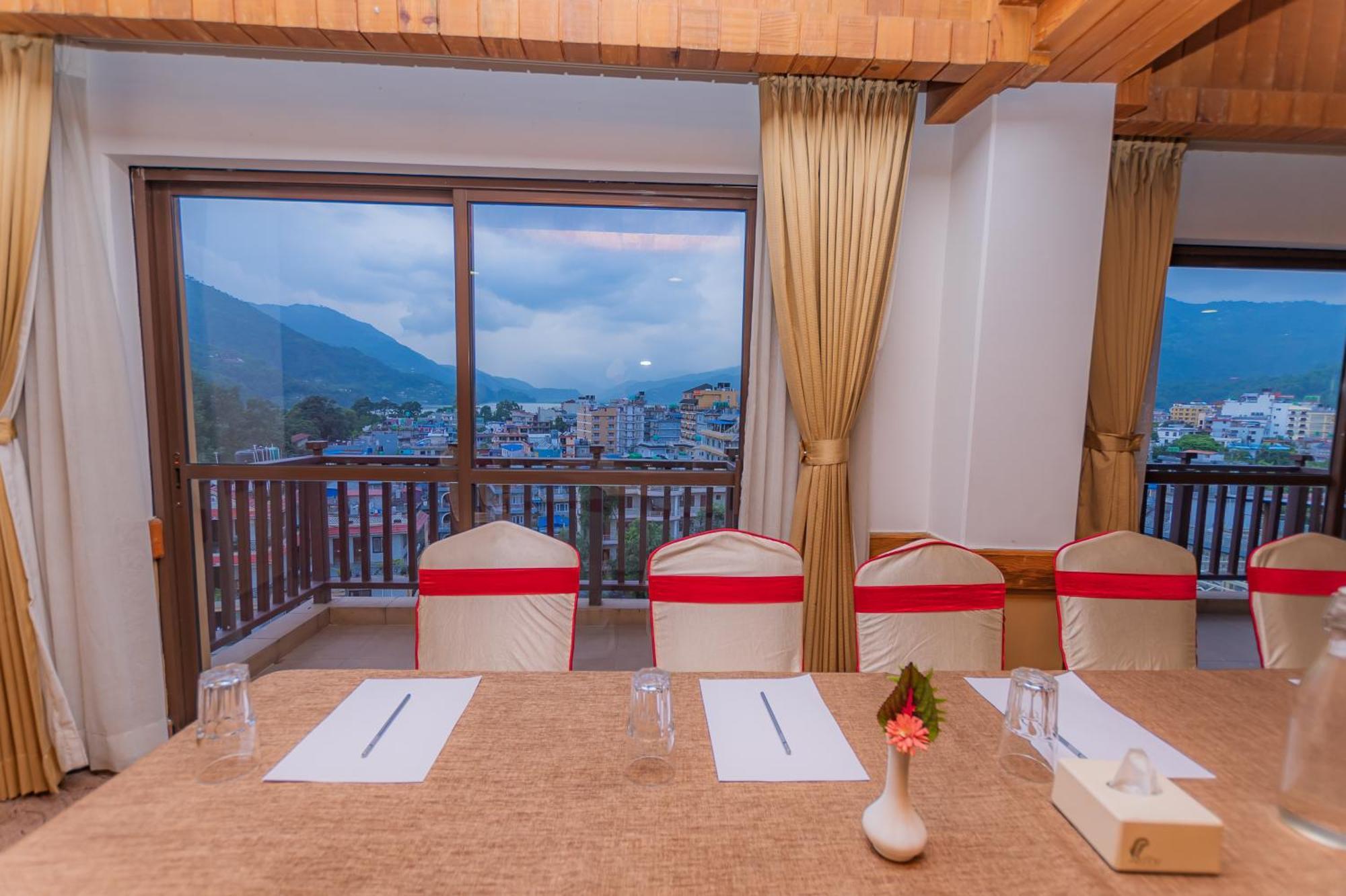 Pokhara Batika Hotel Luaran gambar